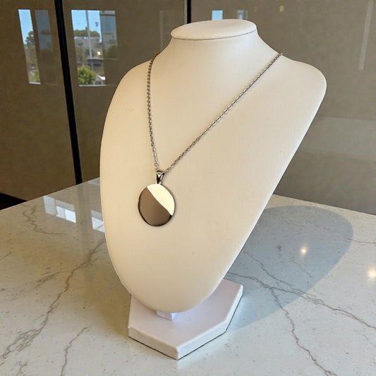 Le Médaillon Éternel